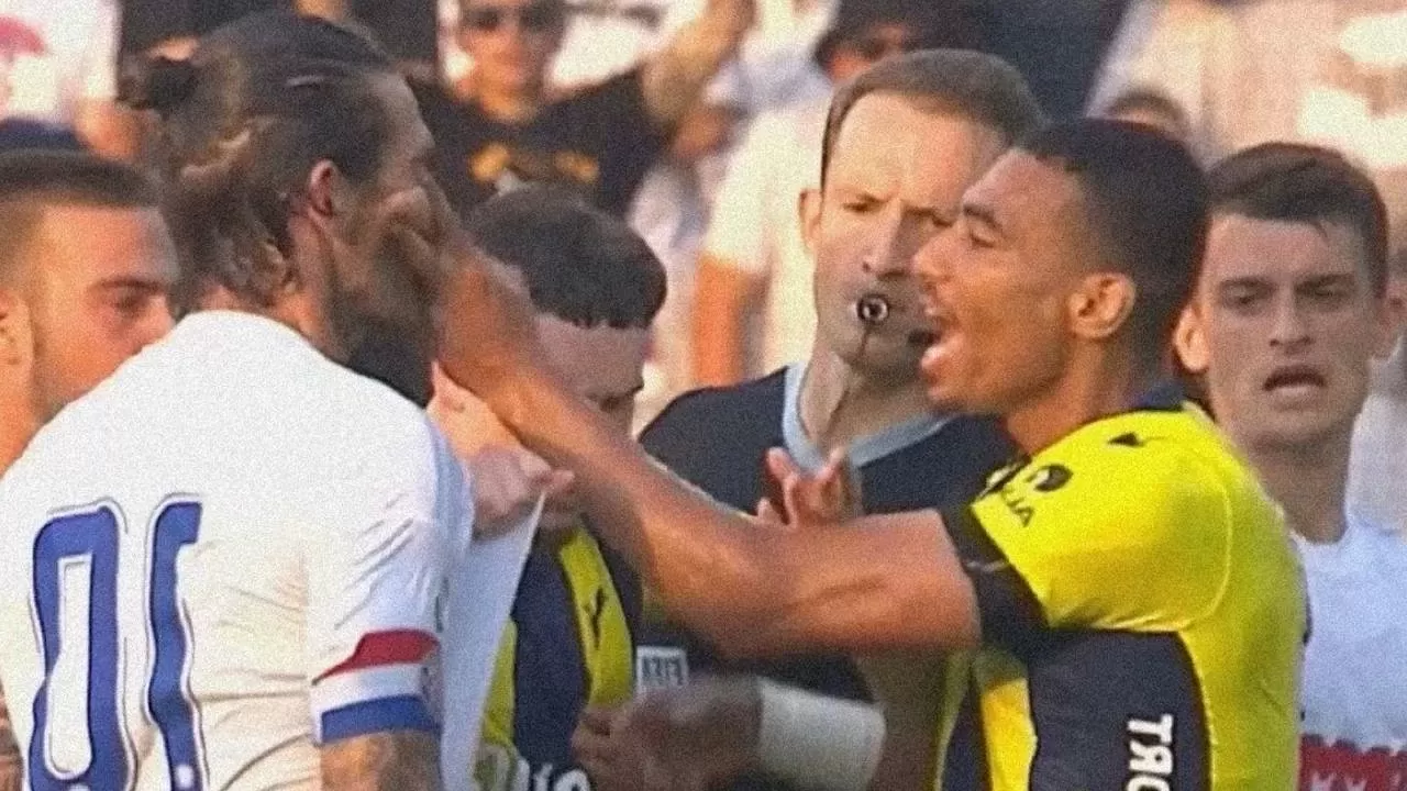 Fenerbahçe-Hajduk Split Hazırlık Maçında Gerginlik ve Sürpriz Sahaya Giriş